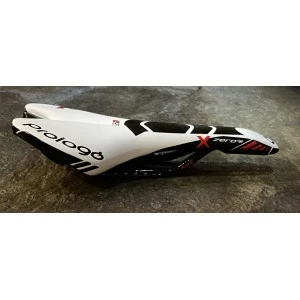 Selle PROLOGO X ZERO 2 CPC NACK Carbon 134mm Blanc & Noir 2 Selle PROLOGO X ZERO 2 CPC NACK Carbon 134mm Blanc & Noir – Image 2